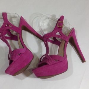 Jessica Simpson heel